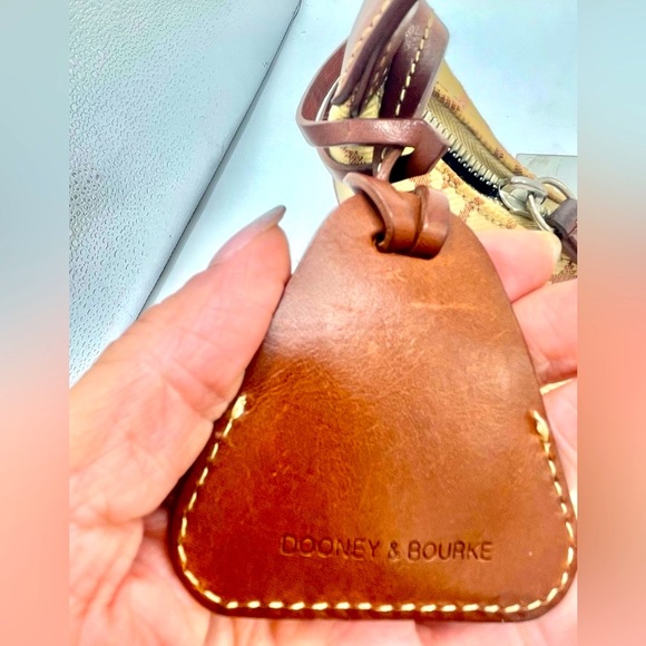 A DOONEY & BOURKE MONOGRAM PURSE OF  COATED COTTON WITH LEATHER ACCENTS. - Picture 12 of 16